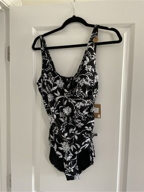 Nip Tuck Black & White Floral Tummy Control One-Piece Swimsuit NWT Size 10